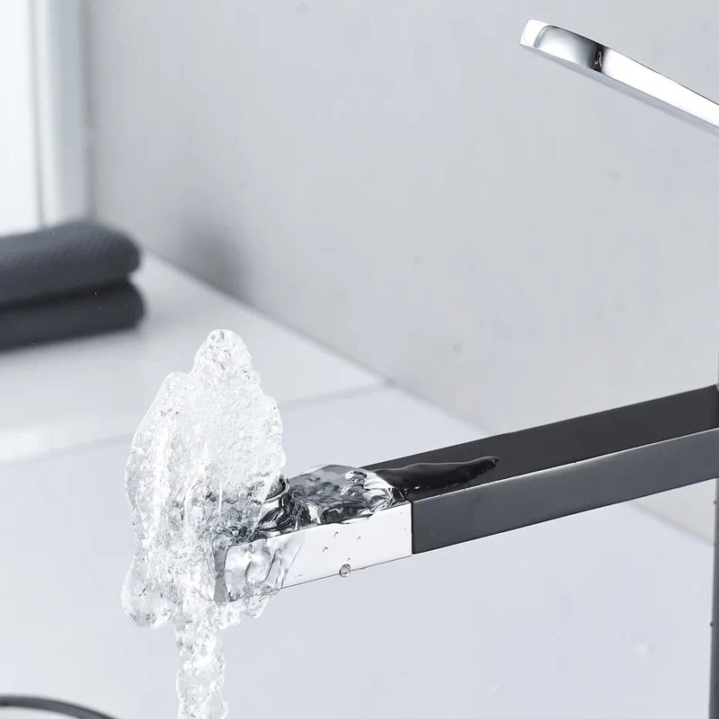 Смеситель для раковины с поворотным носиком Shevanik S6611H, черный/хром