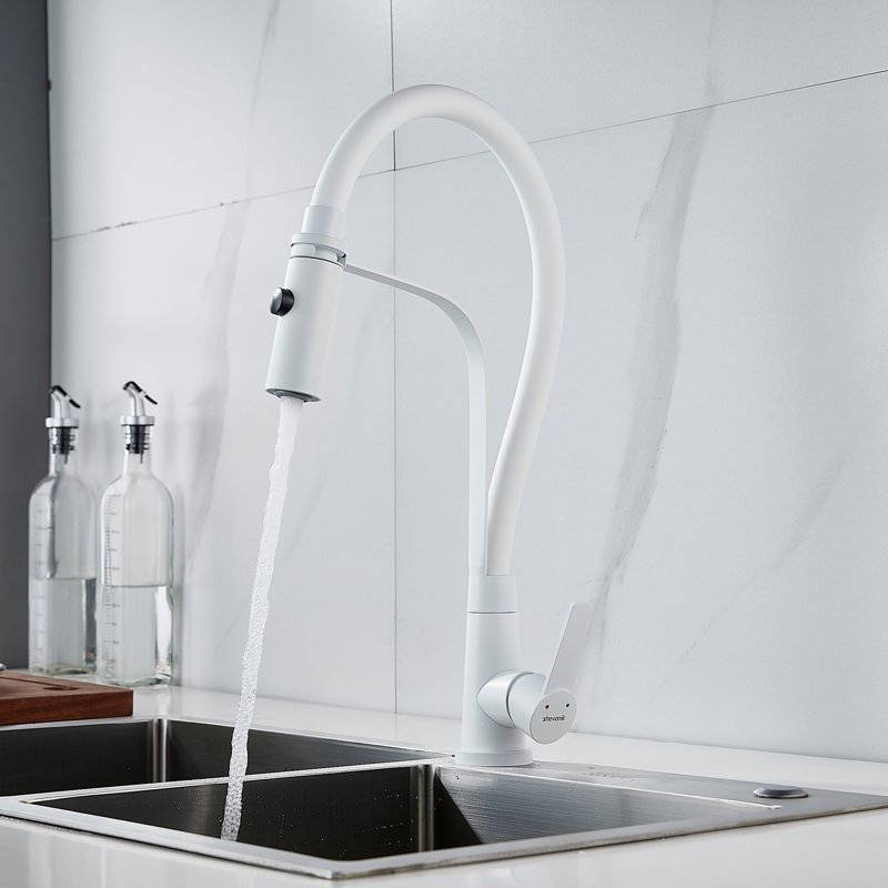 Смеситель для кухни с гибким изливом и режимом 