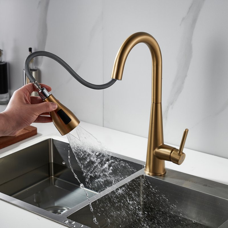 Смеситель для кухни с выдвижным изливом Shevanik S363G, золотой сатин