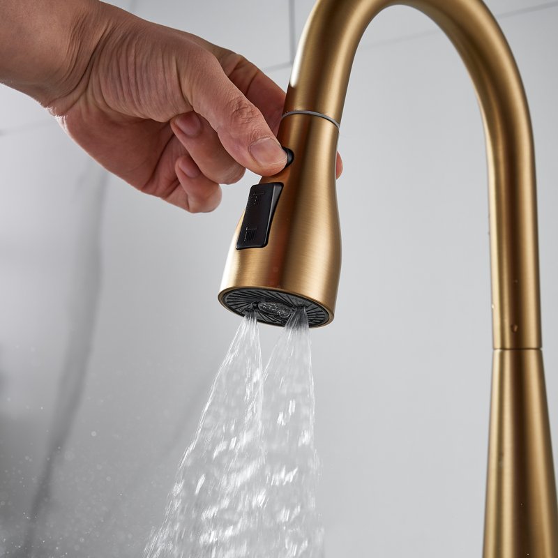 Смеситель для кухни с выдвижным изливом Shevanik S363G, золотой сатин