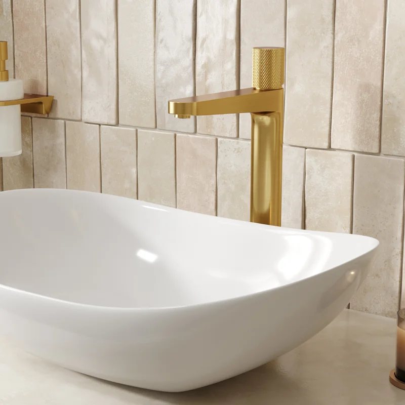 Смеситель для раковины WasserKRAFT Schunter 8203H Золото матовое