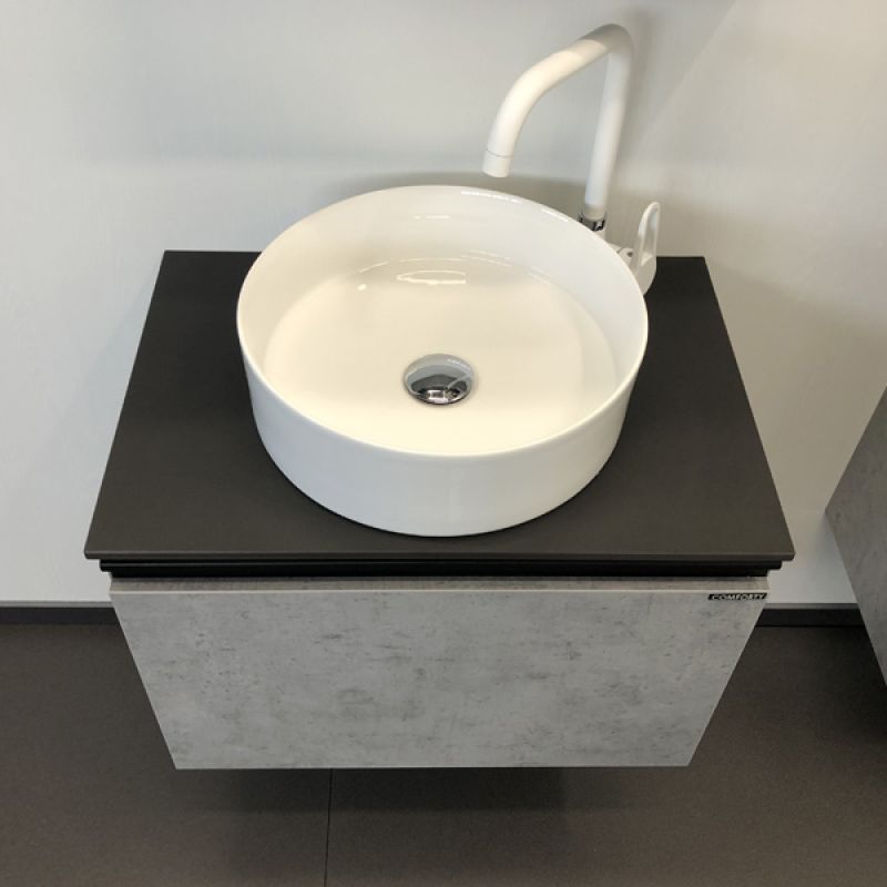 Тумба с раковиной Comforty "Эдинбург-60" 00-00002782 бетон светлый с черной столешницей с отверстием под смеситель №12, с раковиной Comforty 9111