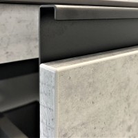Тумба с раковиной Comforty "Эдинбург-60" 00-00002782 бетон светлый с черной столешницей с отверстием под смеситель №12, с раковиной Comforty 9111