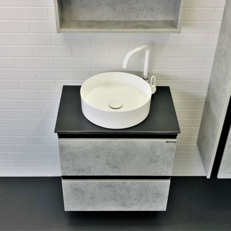 Тумба с раковиной Comforty "Эдинбург-60-2" 00-00005701 бетон светлый с черной столешницей с отверстием под смеситель, с раковиной Comforty 9111