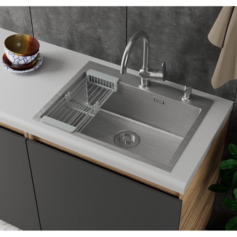 Мойка кухонная D&K, DKS604504, 60 см, в комплекте дозатор и коландер, нержавеющая сталь сатин