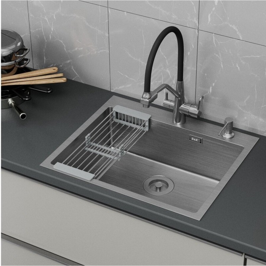 Мойка кухонная D&K, DKS605004, 60 см, в комплекте дозатор и коландер, нержавеющая сталь сатин
