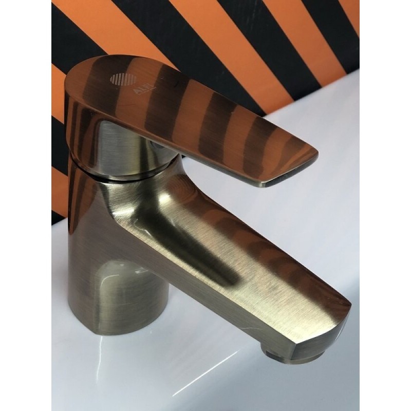 Смеситель Orange Loop M26-021AB для раковины, античная бронза