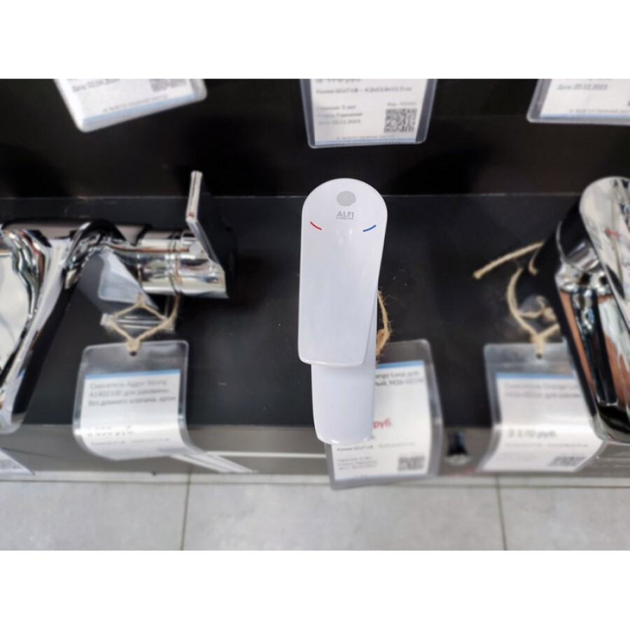Смеситель Orange Loop M26-021W для раковины, белый