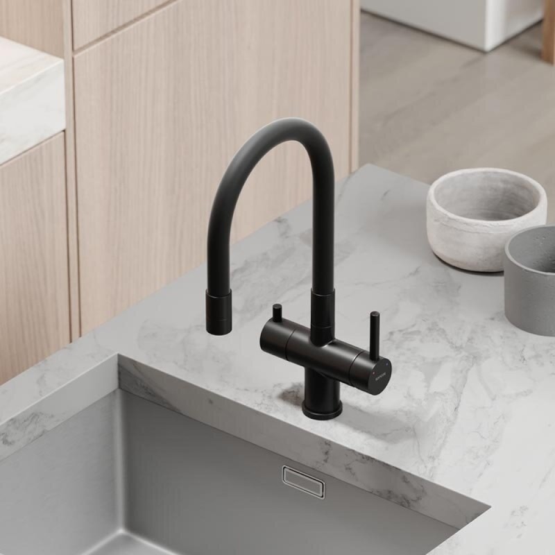 Смеситель для кухонной мойки Sancos Lucia SC4004MB, с подключением к фильтру, с гибким изливом, цвет черный матовый