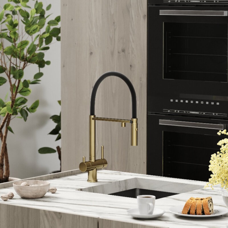Смеситель для кухонной мойки Sancos Imola SC4010BGbh, с подключением к фильтру, с гибким изливом, цвет золото брашированное/черный, PVD покрытие
