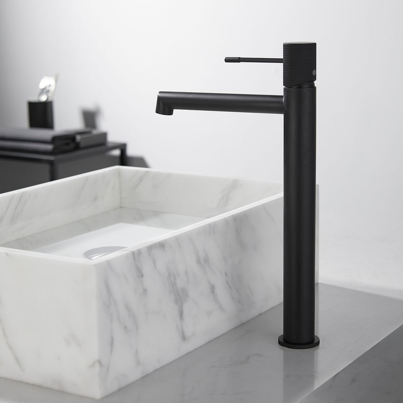 Смеситель для накладной раковины Vincea Desire VBF-1D2MB , черный