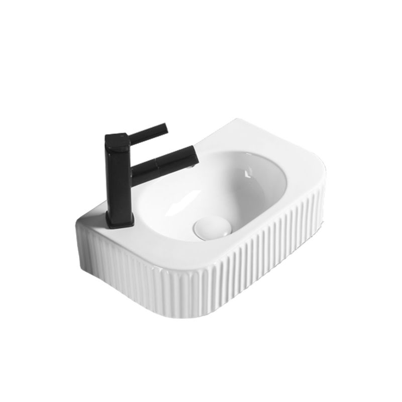 Раковина керамическая Vincea VBS-503, подвесная, цвет белый